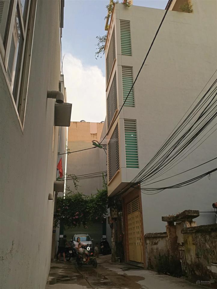 Bán nhà riêng cực đẹp đường phạm văn đồng, 42m2, 4 tầng, dân xây chắc chắn, ô tô đỗ cửa