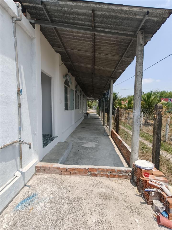 Nhà kinh doanh đường nhựa trước kcn hiệp thạnh