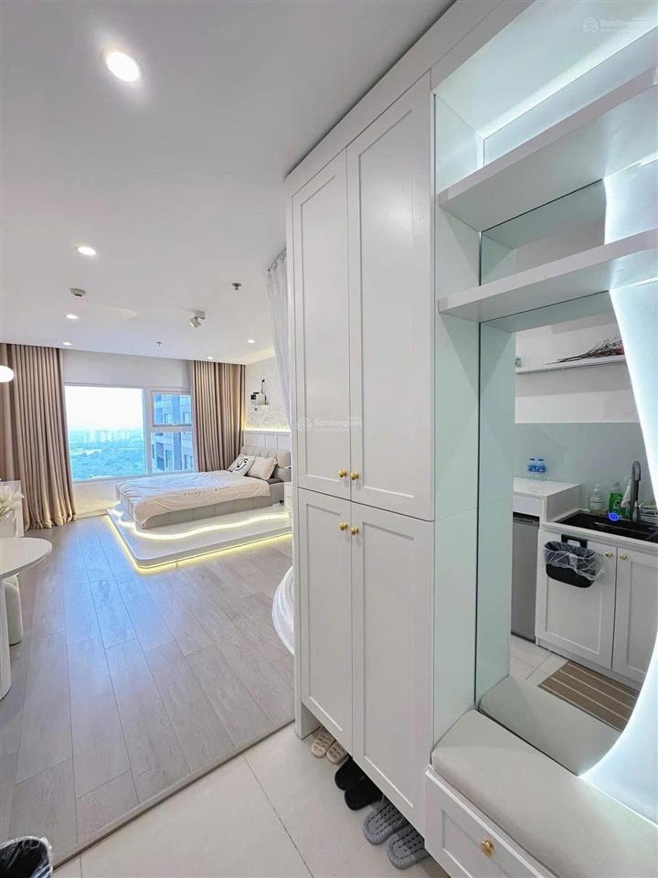 Căn studio 33,5m toà s1.12 tầng 18 view thoáng nội thất thiết kế riêng gần 300 triệu