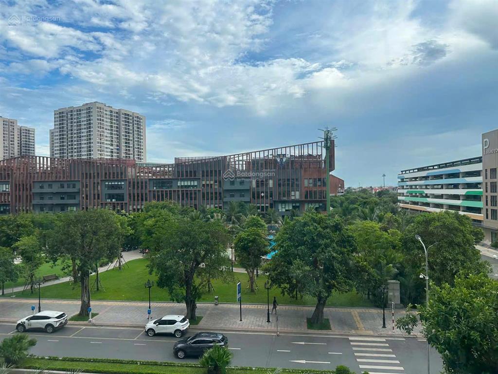 Nhà tôi chuyển chỗ ở cần bán gấp 3n 75m khu s vin1 tâm huyết giá 3tỷ6 view cây xanh cạnh nhà nổi