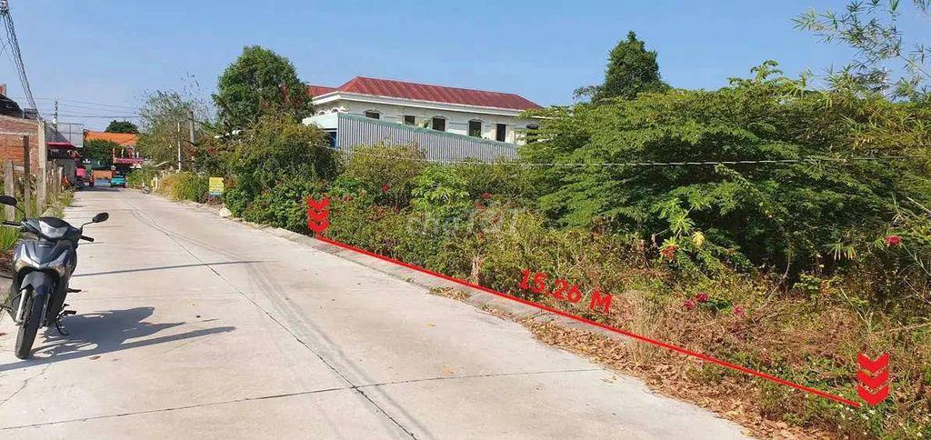 bán 840m2 đất đường bên hông Tòa án Thạnh Phú