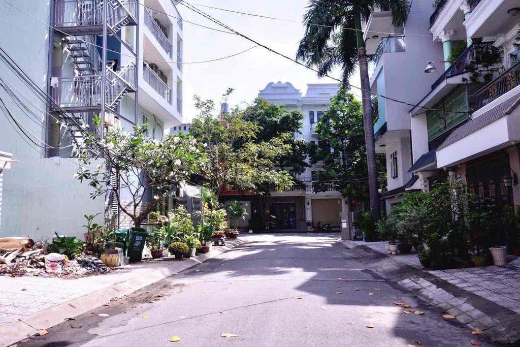 phòng trọ ban công có máy lạnh + thang máy