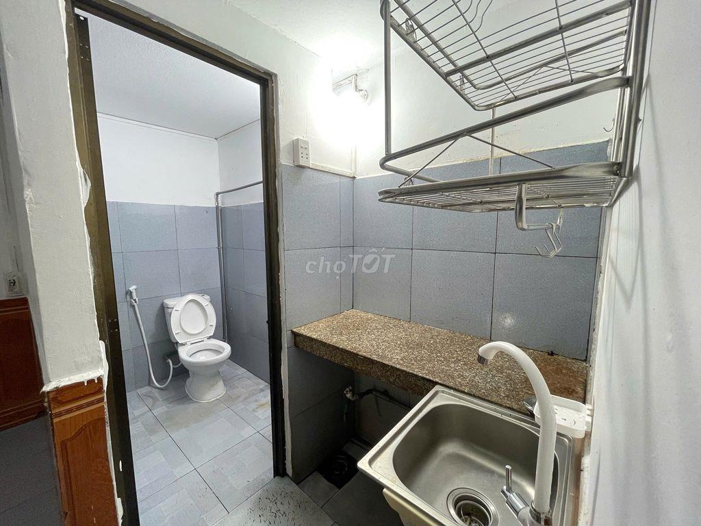 1tr8 phòng 20m vuông có gác
