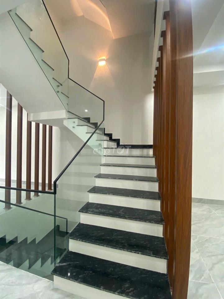 Cho thuê nhà 3 tầng mới xây - đường Phùng Hưng - Liên Chiểu Đà Nẵng