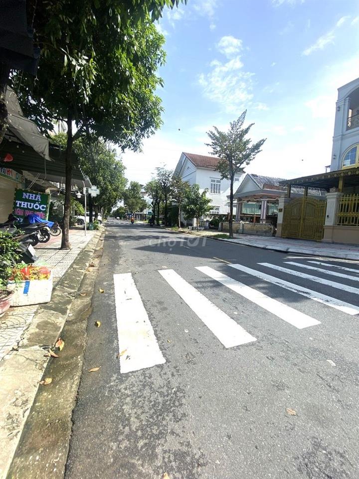 Nhà mặt tiền kinh doanh 3 tầng Trung tâm Đô Đốc Lộc Hòa Xuân  100m2