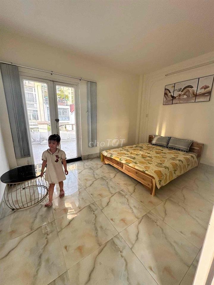 Cho thuê phòng chdv full nội thất, có ban công, có chỗ đậu xe hơi
