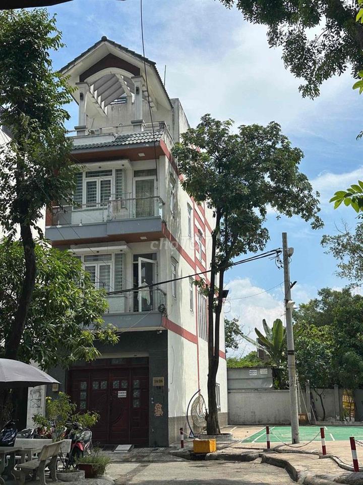 Cho thuê phòng chdv full nội thất, có ban công, có chỗ đậu xe hơi