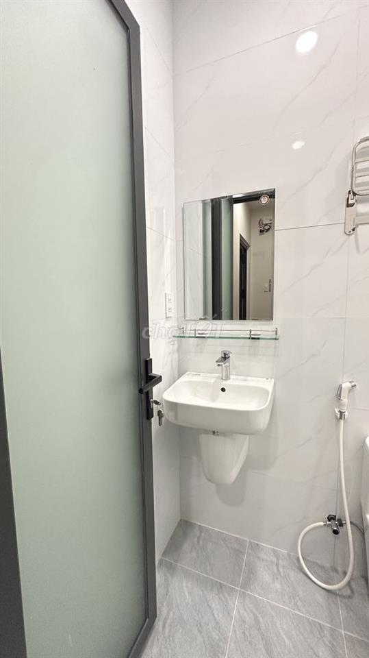Chính chủ cho thuê phòng 40m2, ban công, tách bếp