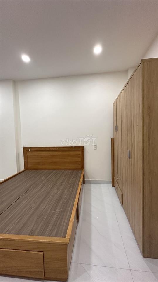 Chính chủ cho thuê phòng 40m2, ban công, tách bếp