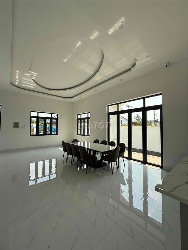 Cho thuê Villa - Nội thất đầy đủ - Ngay Vinhomes Saigon Park