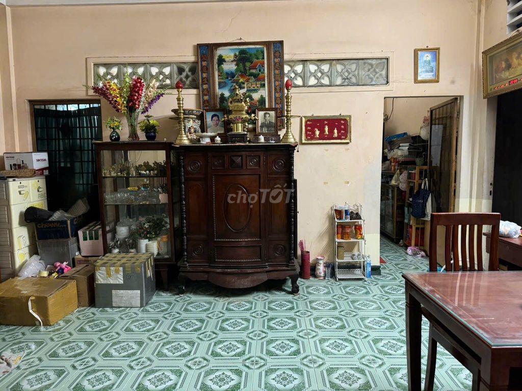Cần bán gấp nhà đẹp , mặt tiền 7,5m