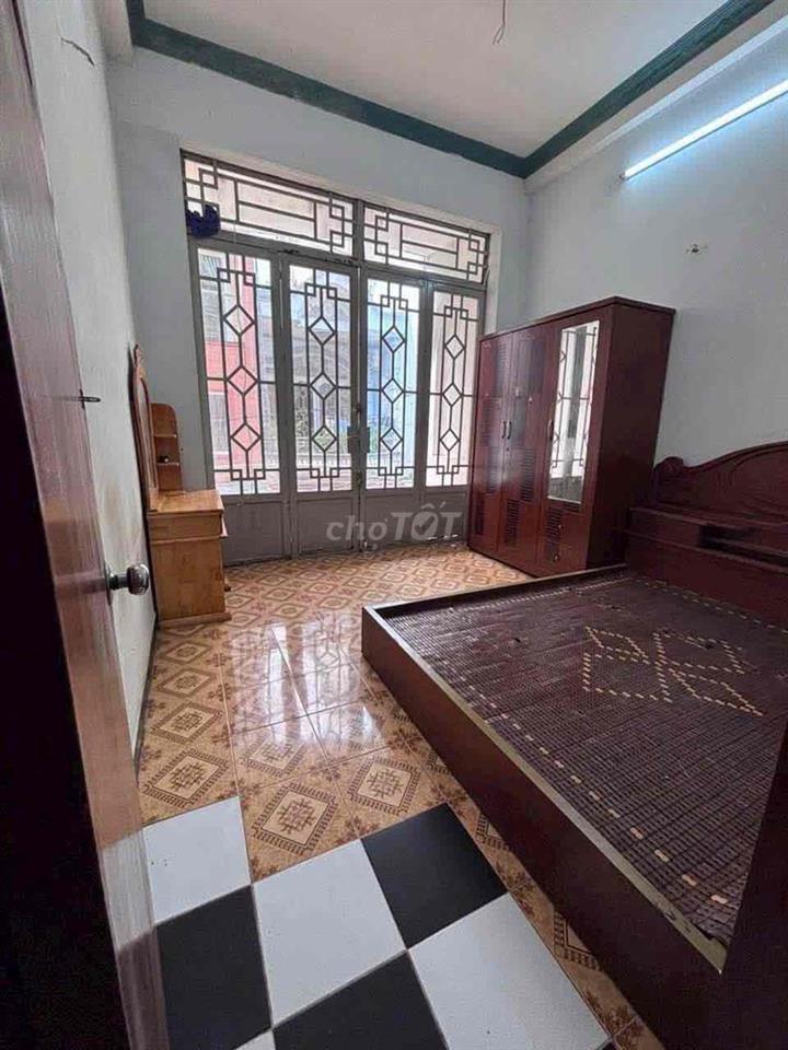 NHÀ THUÊ 4 PHÒNG NGỦ - HẺM XE TẢI