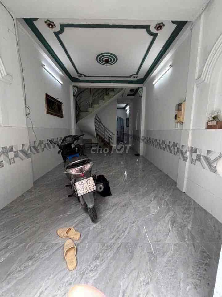 NHÀ THUÊ 4 PHÒNG NGỦ - HẺM XE TẢI