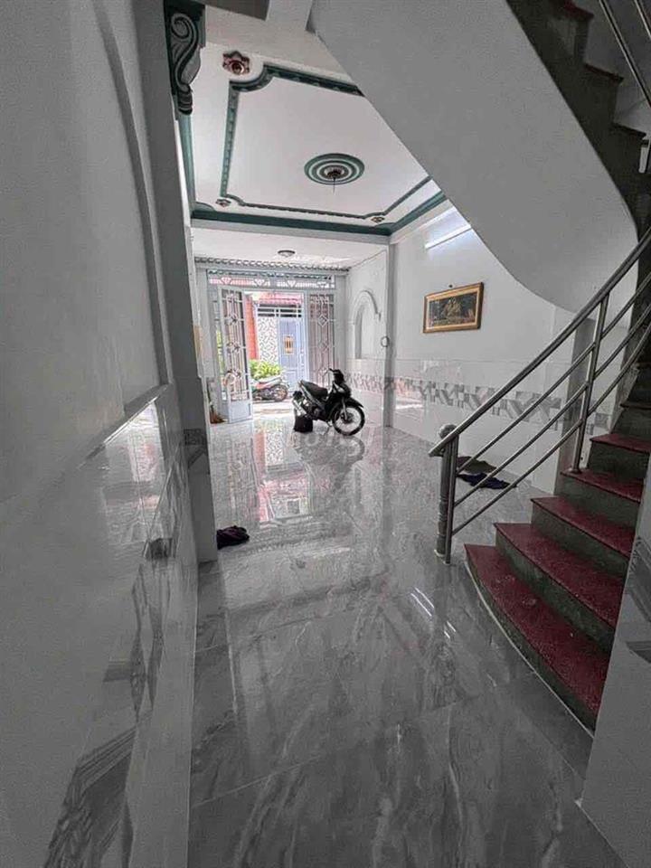 NHÀ THUÊ 4 PHÒNG NGỦ - HẺM XE TẢI