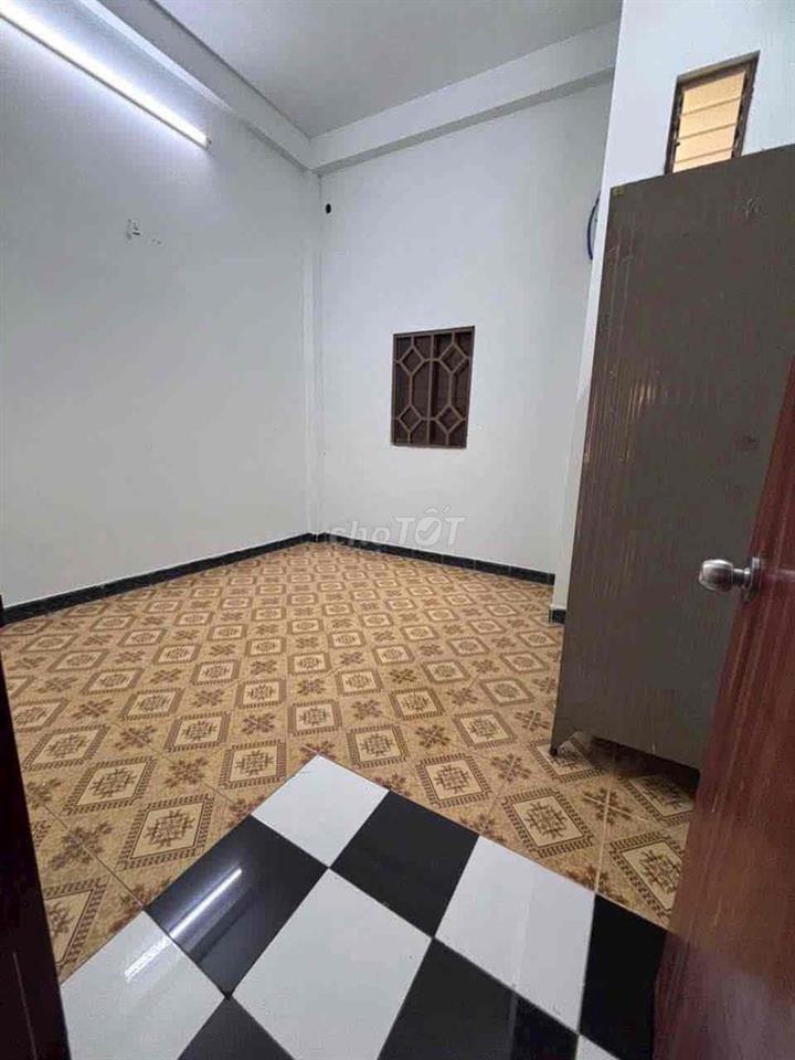 NHÀ THUÊ 4 PHÒNG NGỦ - HẺM XE TẢI
