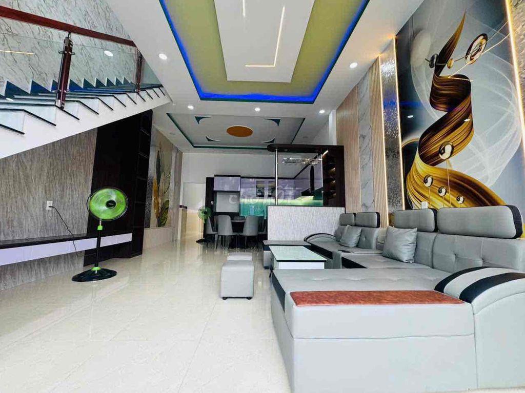 Nhà vị trí trung tâm ngã 3 Mỹ Hạnh cách Vinhomes SG Park 10p