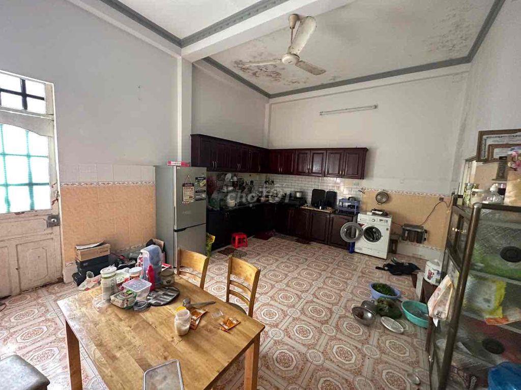 Nhà vườn trung tâm Chợ Vạn Hạnh, Trung Chánh, Nguyễn Ảnh Thủ