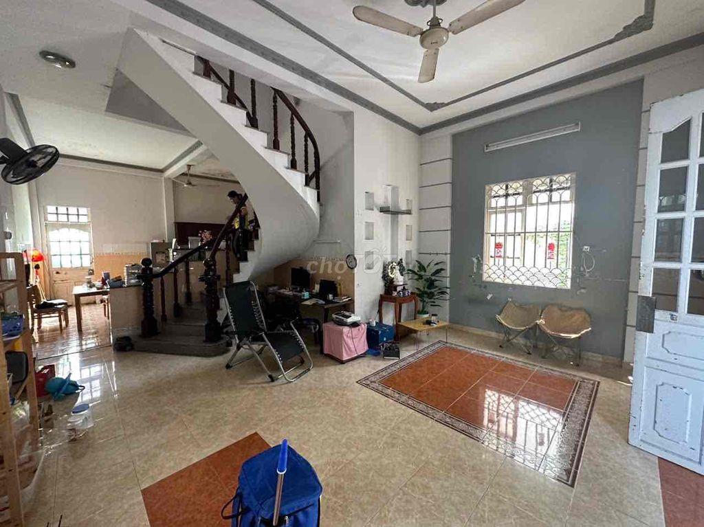 Nhà vườn trung tâm Chợ Vạn Hạnh, Trung Chánh, Nguyễn Ảnh Thủ