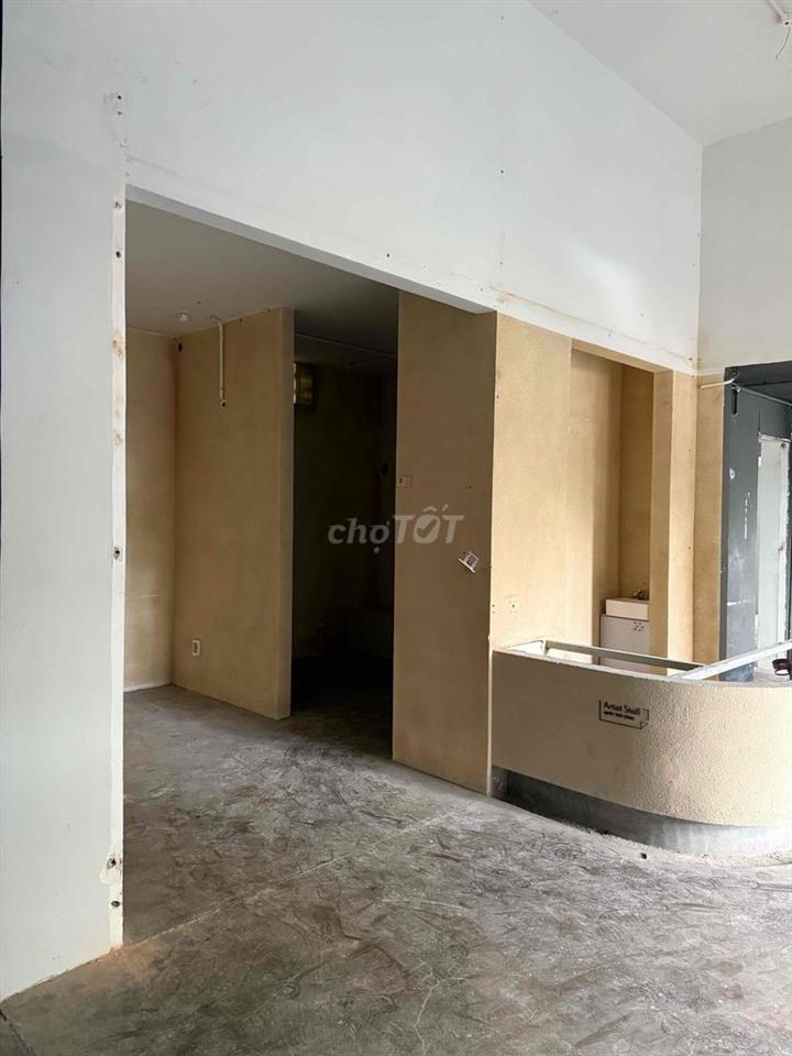 Cho thuê mặt bằng Tân Định Q1 – Ngang 20m – Bãi xe rộng – Traffic tốt