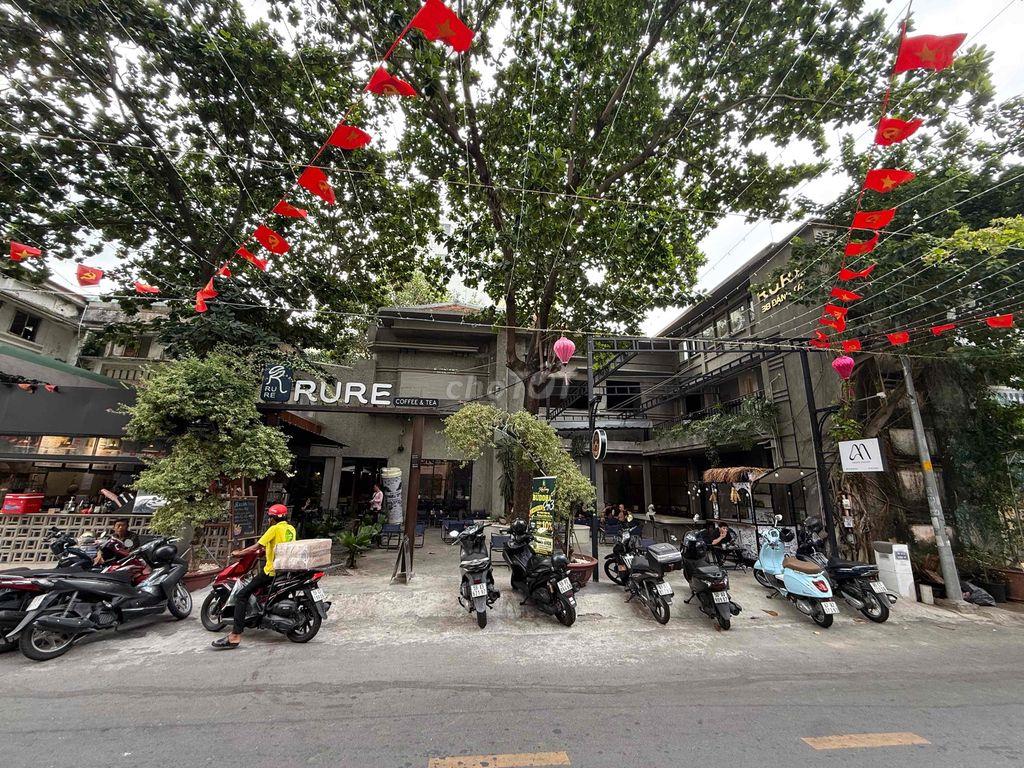 Cho thuê mặt bằng Tân Định Q1 – Ngang 20m – Bãi xe rộng – Traffic tốt
