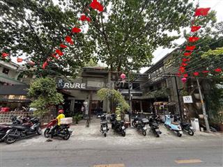 Cho thuê mặt bằng Tân Định Q1 – Ngang 20m – Bãi xe rộng – Traffic tốt