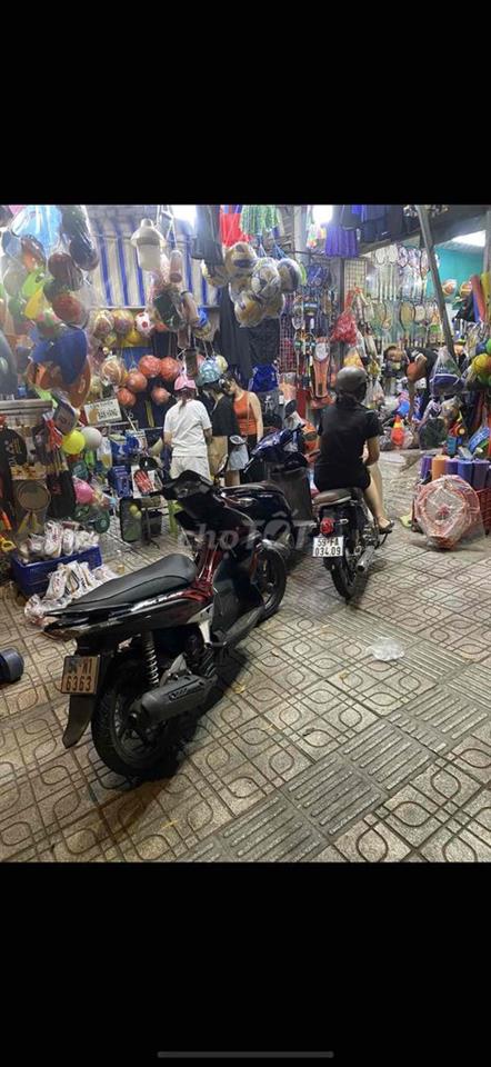 cho thuê căn góc mặt tiền nguyễn trãi vỉ hè thông thoáng rộng 5m
