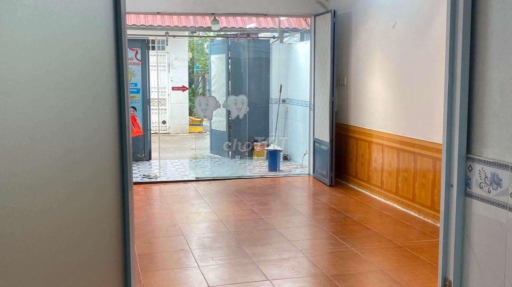 NHÀ CHO THUÊ  : Mặt tiền đường C9, cách ngã tư Phạm Hùng - Q8