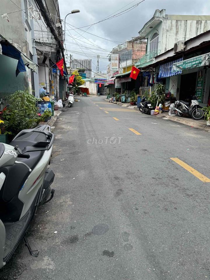 NHÀ BÁN MẶT TIỀN ĐƯỜNG SỐ 4 LINH XUÂN THỦ ĐỨC . 3.99Tỷ