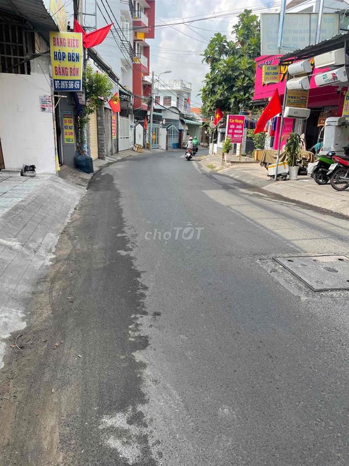 Bán nhà còn mới mặt tiền đường số ngay Đình Phong Phú. Kd đầu tư tốt