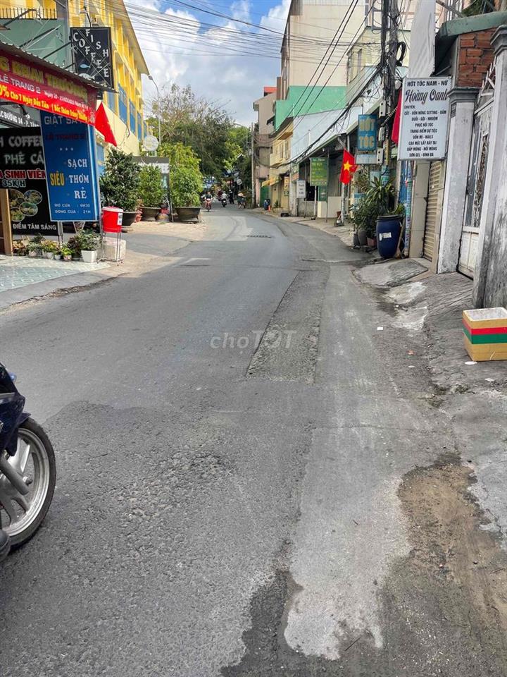 Bán nhà còn mới mặt tiền đường số ngay Đình Phong Phú. Kd đầu tư tốt