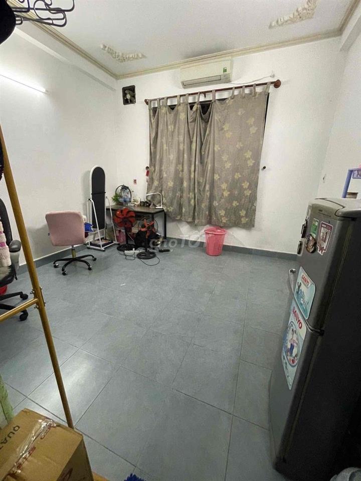 Tìm nữ ở ghép