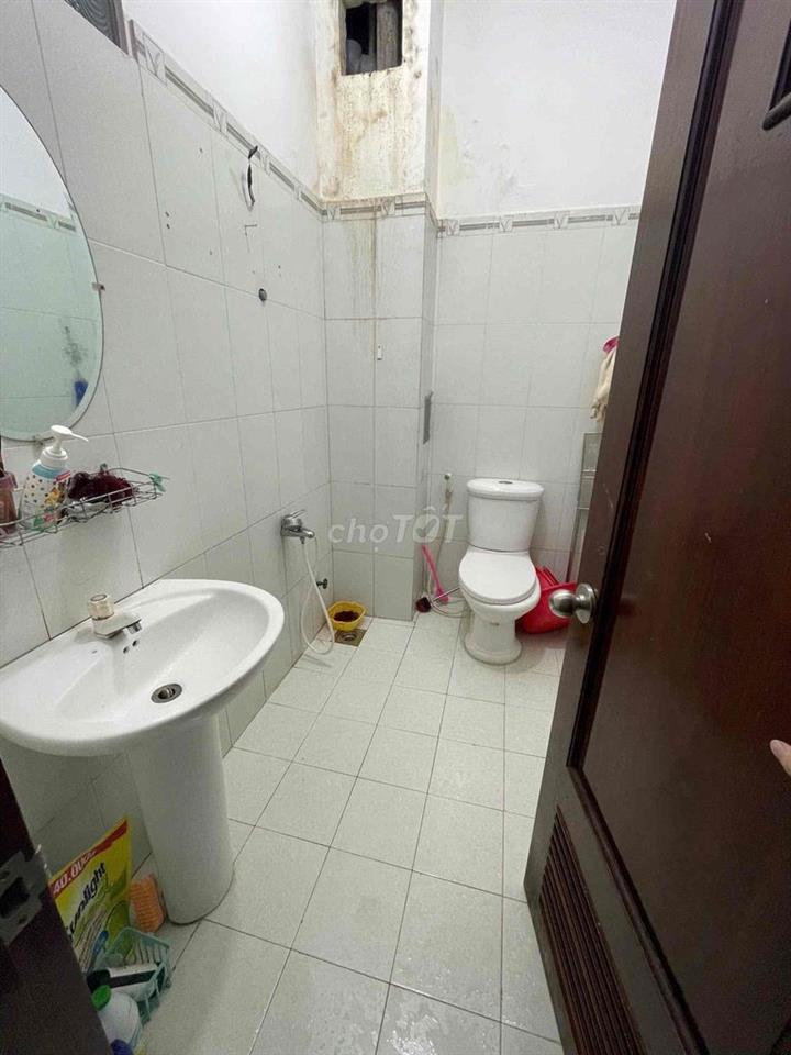 Tìm nữ ở ghép
