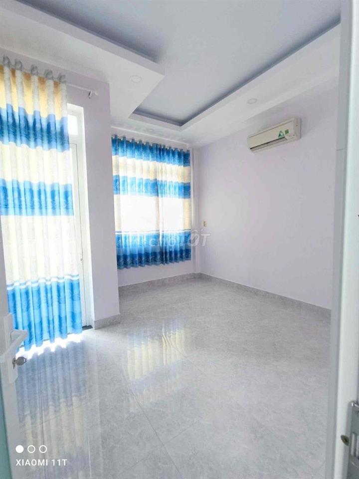 Tìm bạn ở ghép cùng em gái