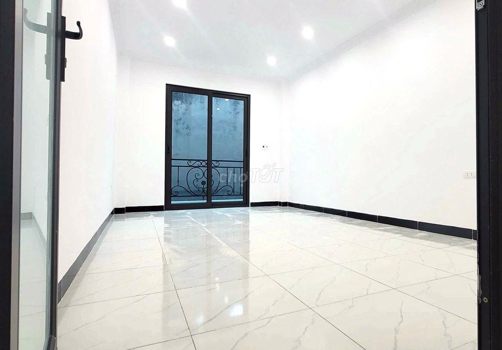 Nhà 4 tầng + 1 tum tại phố Bà Triệu, Hà Đông