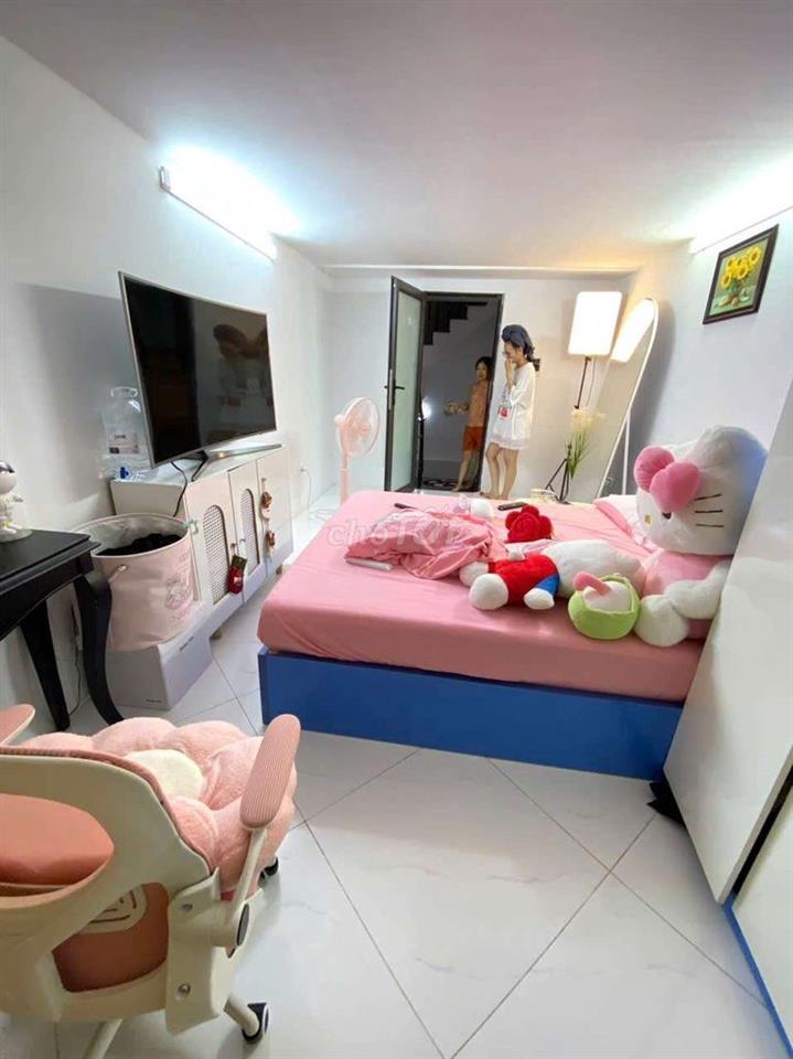 chính chủ cho thuê nhà riêng 5tầng phố bạch mai 