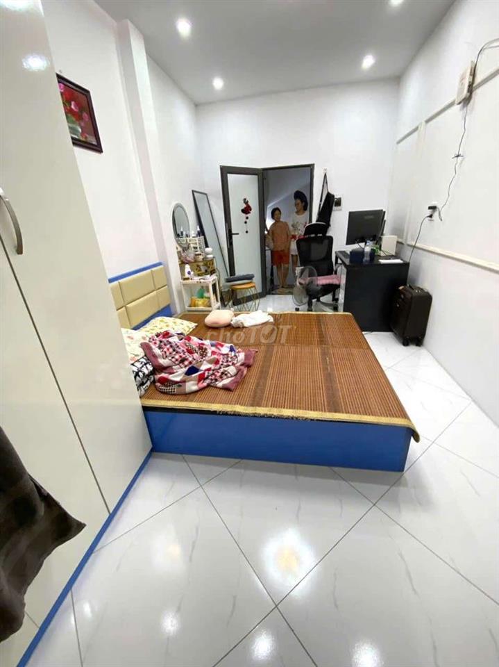 chính chủ cho thuê nhà riêng 5tầng phố bạch mai 