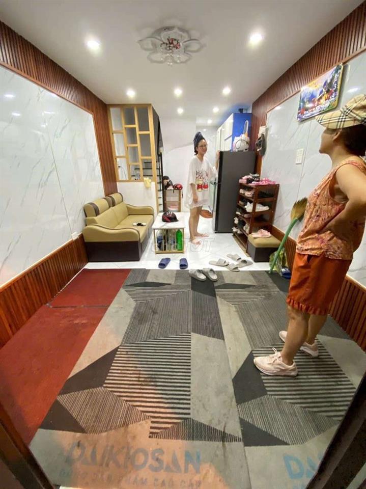 chính chủ cho thuê nhà riêng 5tầng phố bạch mai 