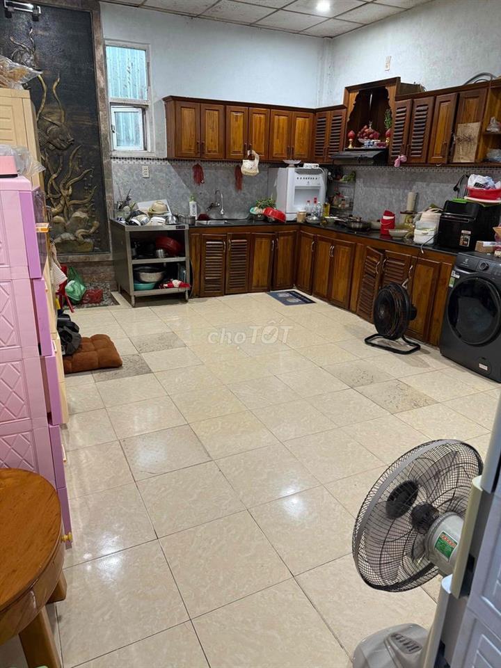 nhà kiệt oto