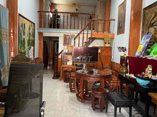 nhà kiệt oto