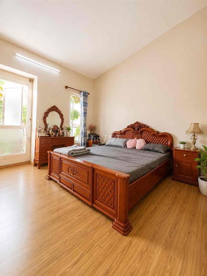Cho thuê nhà khu biệt thự Phú Thịnh, full nội thất gỗ cao cấp.