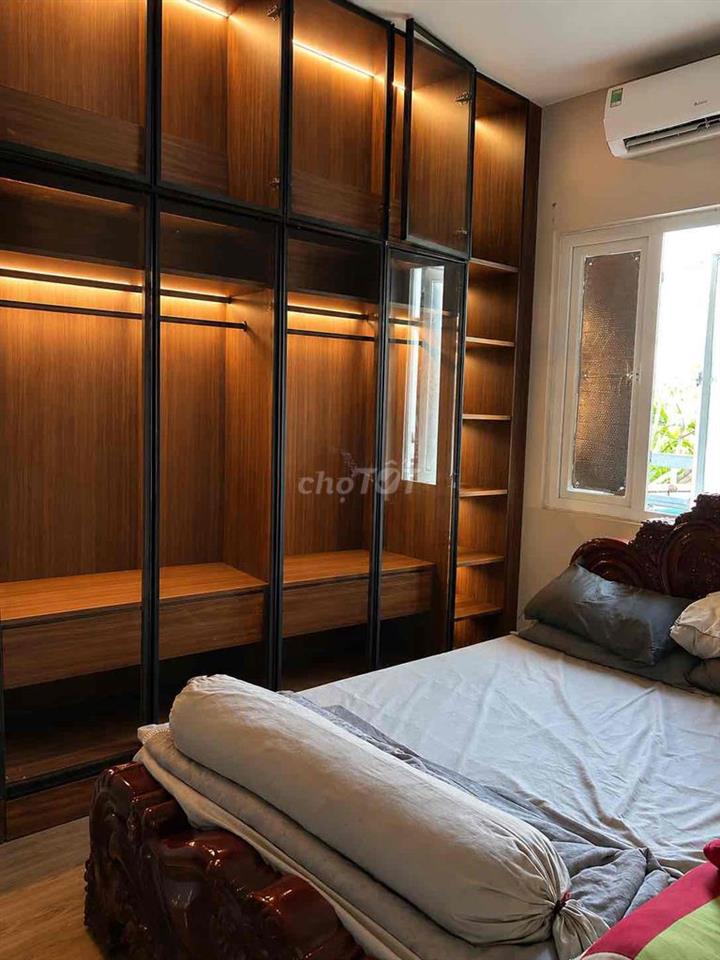 Cho thuê nhà khu biệt thự Phú Thịnh, full nội thất gỗ cao cấp.
