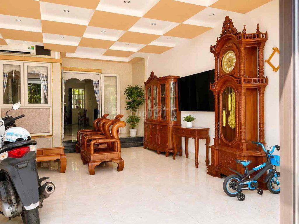 Cho thuê nhà khu biệt thự Phú Thịnh, full nội thất gỗ cao cấp.