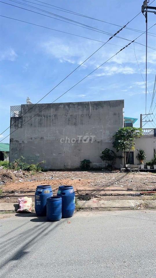 đất lô góc 2 mặt tiền đối diện cổng chợ đêm biconsi