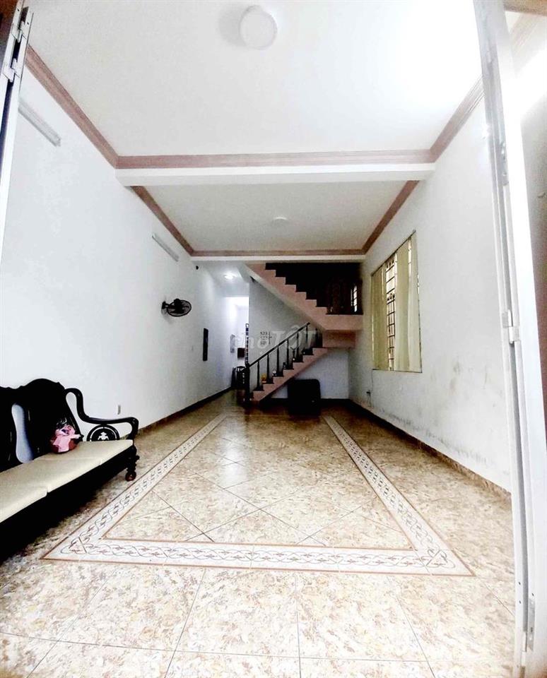 phòng trọ có cửa sổ ban công cách bãi sau 5p xe