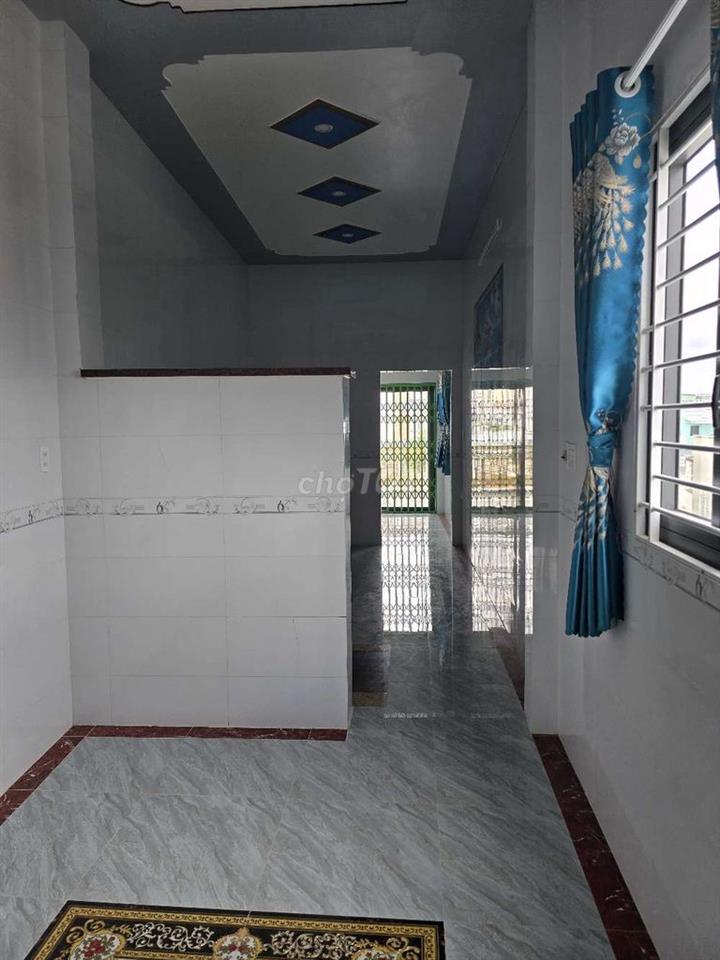 Nhà Mặt Tiền Chợ Trần Việt Châu. Cách Mặt Tiền Nguyễn Văn Cừ 20m.