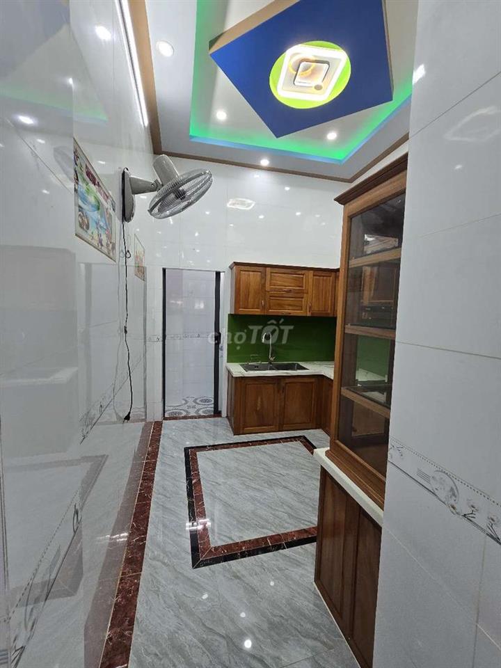 Nhà Mặt Tiền Chợ Trần Việt Châu. Cách Mặt Tiền Nguyễn Văn Cừ 20m.