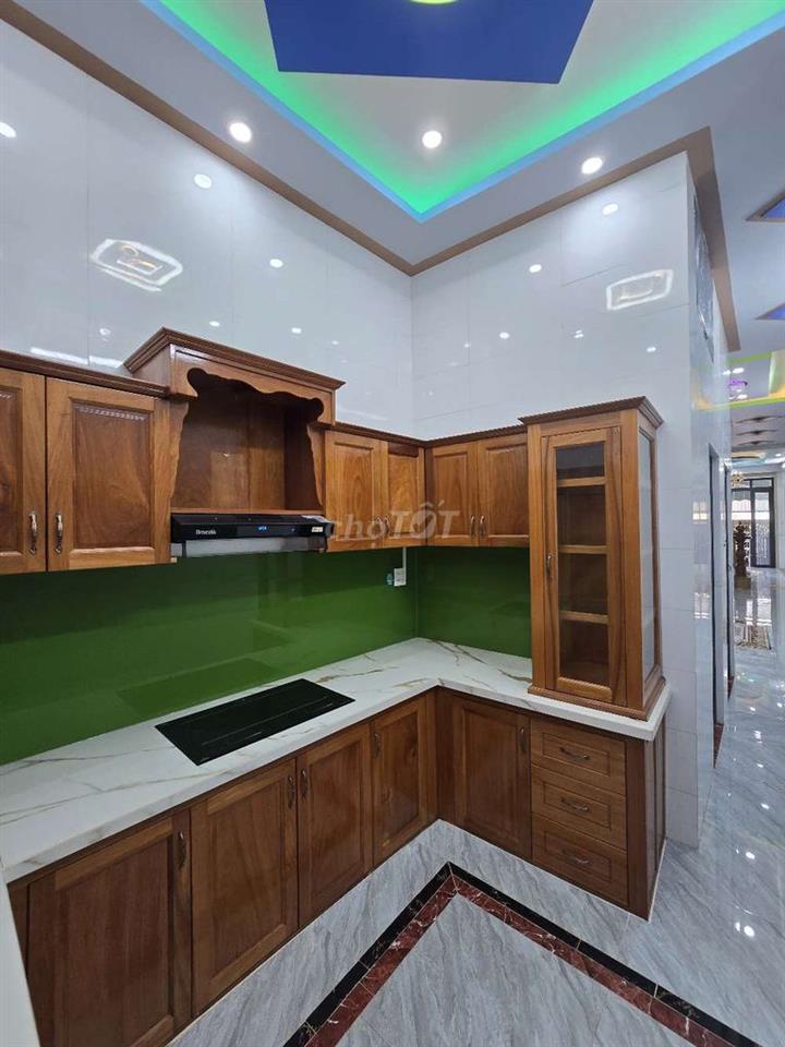 Nhà Mặt Tiền Chợ Trần Việt Châu. Cách Mặt Tiền Nguyễn Văn Cừ 20m.