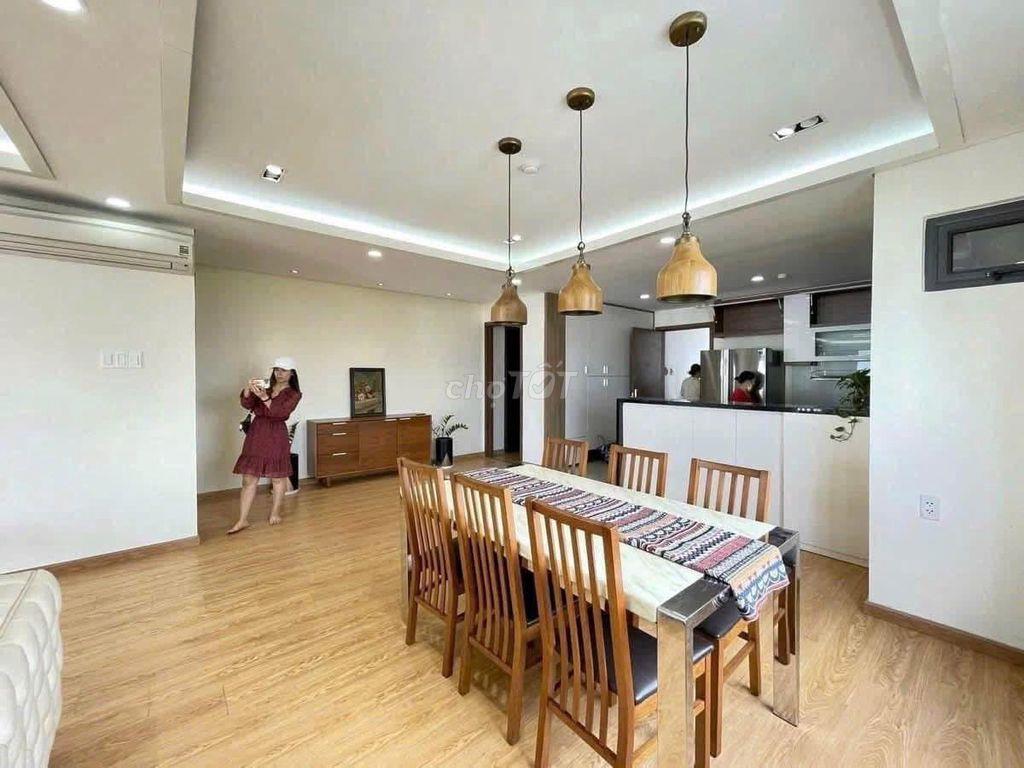 Chung cư Satra-Phan Đăng Lưu- Penhouse 200m2, 4p ngủ, giá 50tr/tháng