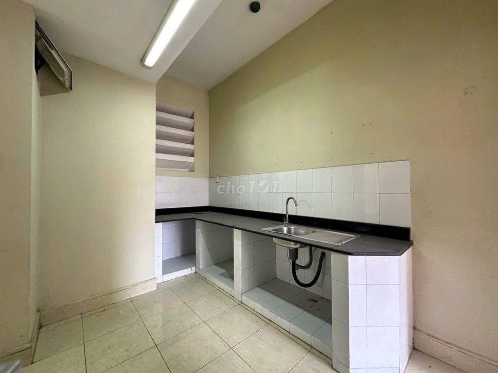 Chung cư Bưu Điện-Lý Thường Kiệt: căn 3p ngủ, 2wc, giá 11tr/tháng