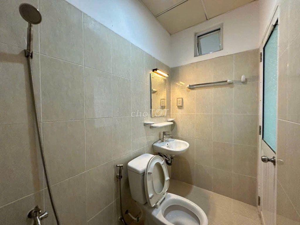 Chung cư Bưu Điện-Lý Thường Kiệt: căn 3p ngủ, 2wc, giá 11tr/tháng